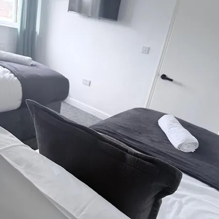 Welcoming Near Shopping And Centres * Leeds (West Yorkshire)