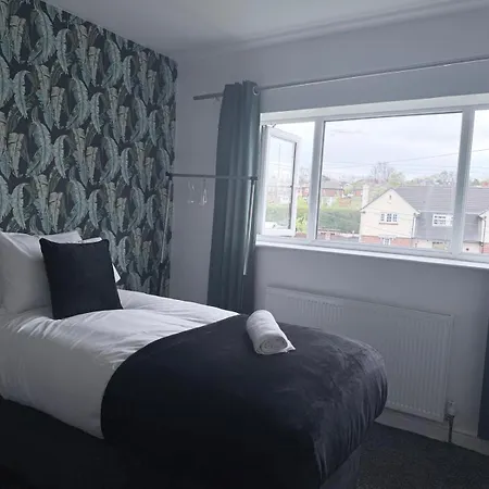 Welcoming Near Shopping And Centres Homestay Leeds (West Yorkshire)