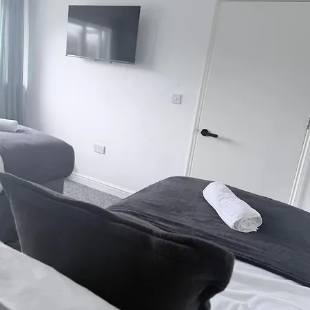 Welcoming Near Shopping And Centres Homestay Leeds (West Yorkshire)