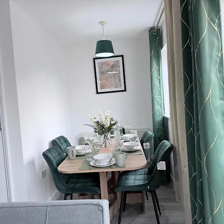 Welcoming Near Shopping And Centres Leeds (West Yorkshire)