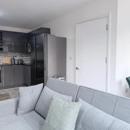 Homestay Welcoming Near Shopping And Centres