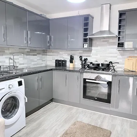 Homestay Welcoming Near Shopping And Centres