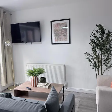 Welcoming Near Shopping And Centres Leeds (West Yorkshire)