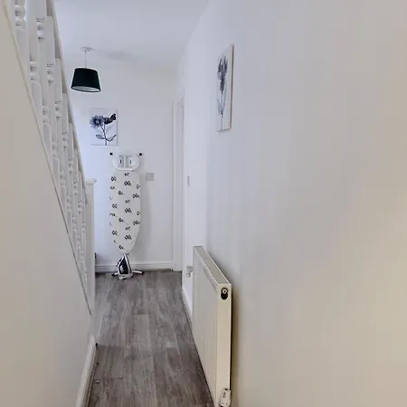 Welcoming Near Shopping And Centres Homestay Leeds (West Yorkshire)