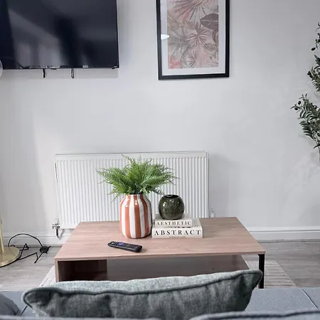 Welcoming Near Shopping And Centres * Leeds (West Yorkshire)