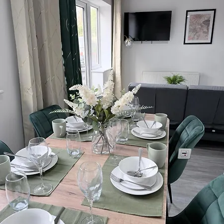 Welcoming Near Shopping And Centres Homestay