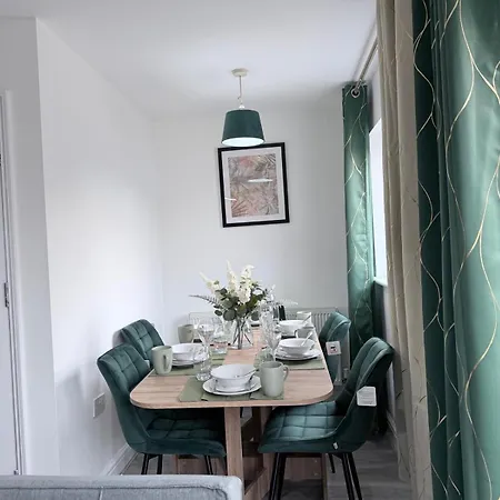 Homestay Welcoming Near Shopping And Centres