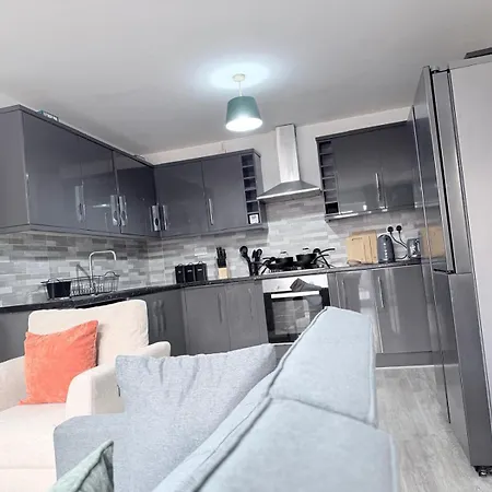 Welcoming Near Shopping And Centres * Leeds (West Yorkshire)