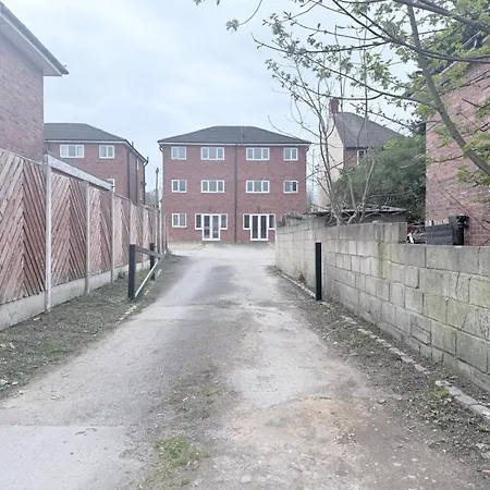Welcoming Near Shopping And Centres Leeds (West Yorkshire)